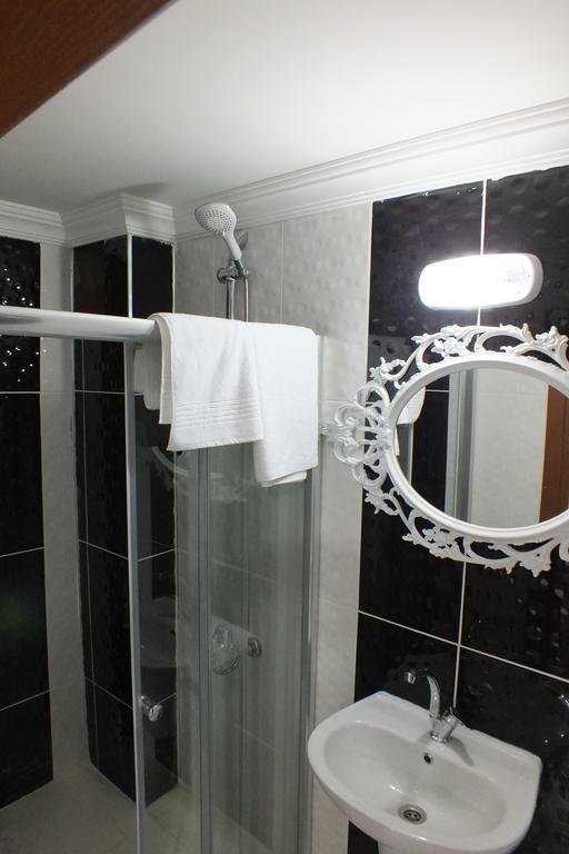 King Butique Hotel Yomra ภายนอก รูปภาพ
